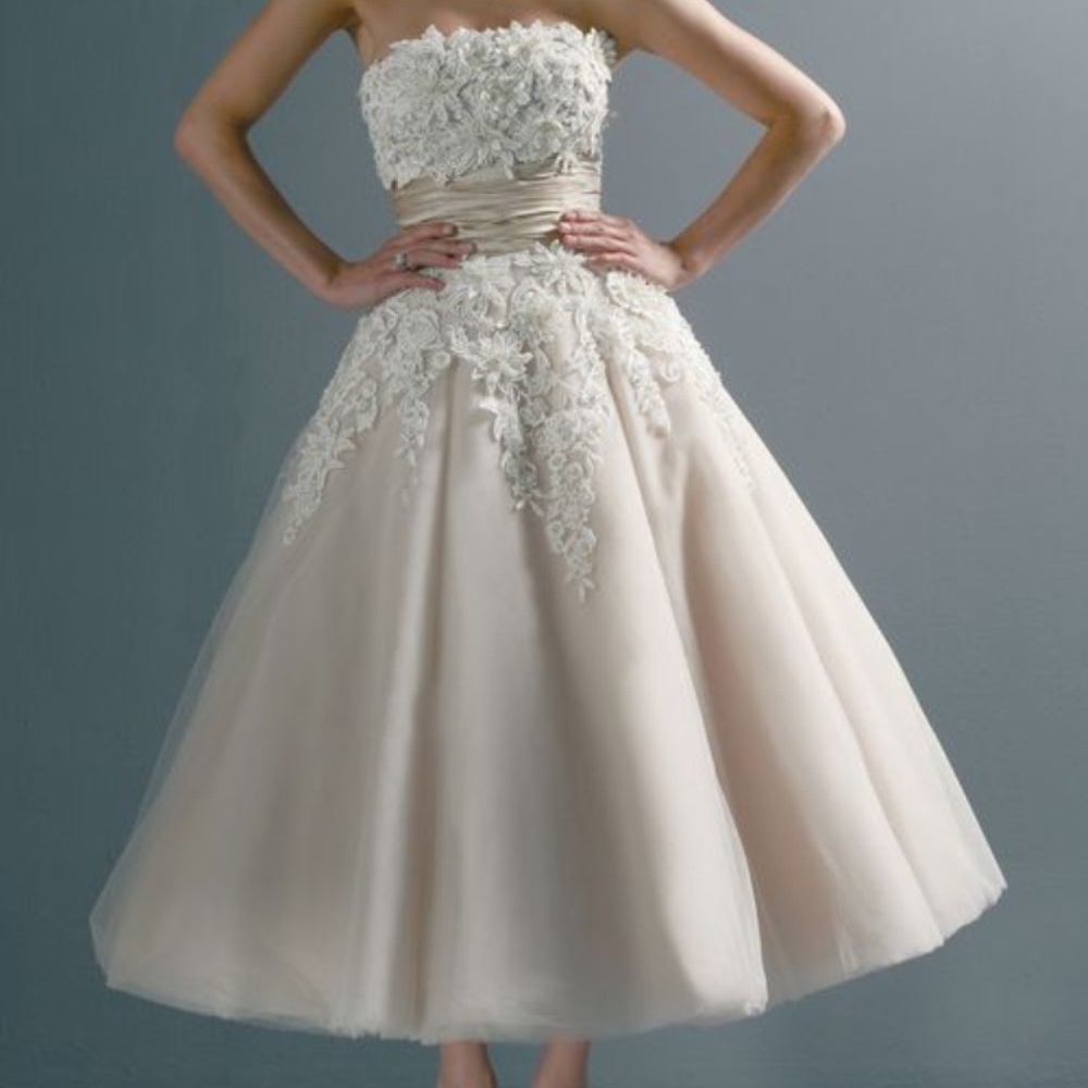 Wedding/Ball Gown